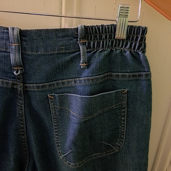 Lee At The Waist Capris - Picture 13 of 14